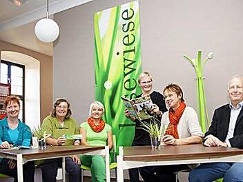 Auf der Lesewiese (von links): Maria Goerke, Ilse Stein, Gudrun Rüger, Jutta Hack, Karin Wengerter und Eberhard Munz Foto: Arkadius Guzy