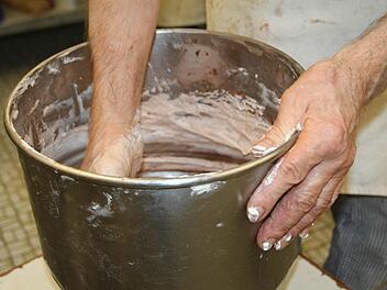 Familientradition: Seit mehr als 100 Jahren wird in der Backstube der Bäckerei Vogler in Schondra gebacken. Foto: Ulrike Müller/ Archiv