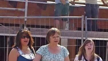 Dass in Krippenplätze investiert worden sei, habe sich als richtig erwiesen, so Bürgermeister Norbert Gräbner bei der Bürgerversammlung - hier das Richtfest 2013 vom Anbau der "Villa Kunterbunt".  Foto: Schülein/Archiv