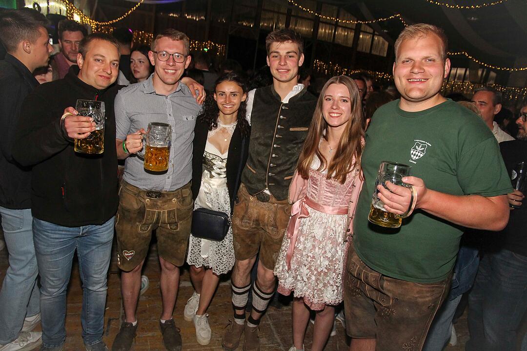 Gefeiert wurde mit der Kult-Partyrockband Radspitz!