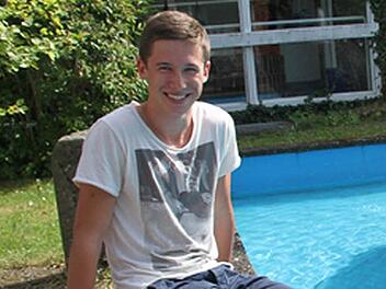 Julius Seitter will in den Ferien nicht einfach nur im Schwimmbad abhängen und relaxen, sondern als einziger Kulmbacher macht er beim Ferienseminar des Ministerialbeauftragten in Pegnitz mit und bildet sich eine Woche weiter. Foto: Sonja Adam