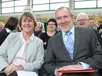 Bei der Verabschiedung: Georg Uschalt (r.) mit seiner Frau  Foto: sam