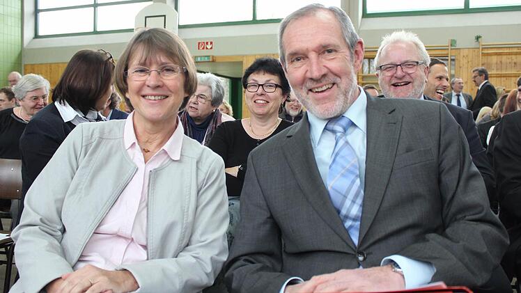 Bei der Verabschiedung: Georg Uschalt (r.) mit seiner Frau  Foto: sam