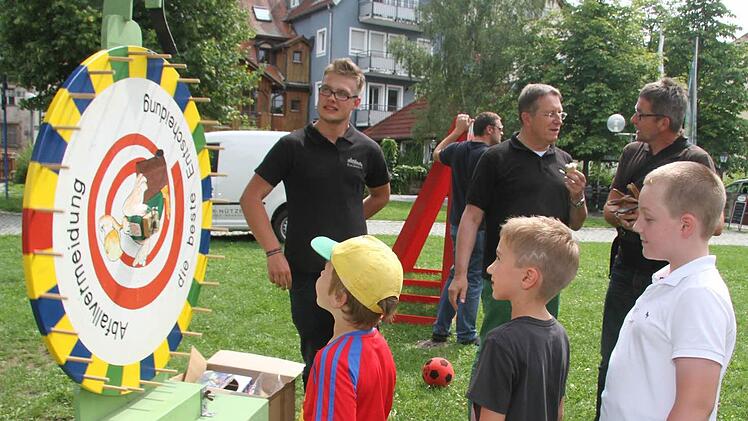 Das Glücksrad war beim Spiel- und Spaßnachmittag der Renner.