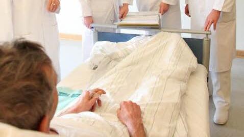 Die Gewerkschaft Verdi fordert bssere Arbeitsbedingungen und einen gerechten Lohn. Daf&uuml;r sollen die Angestellten der beiden Helios-Kliniken im Landkreis n&auml;chste Woche auf die Stra&szlig;e gehen. Am Mittwochvormittag ist ein Zug durch Bad Kissingen und eine Kundgebung vor dem Landratsamt geplant.  Foto: St. Elisabeth-Krankenhaus
