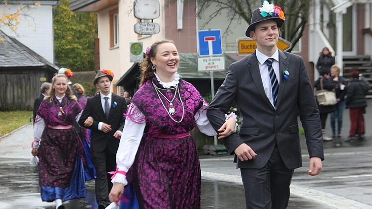 Die Trachtenkirchweih wird auch in Windheim von den jungen Leuten noch gefeiert. Veronika Schadeck