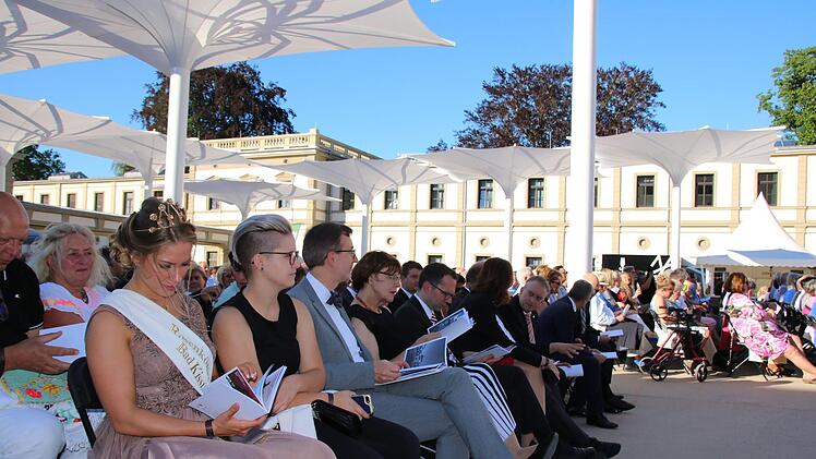 Eine Premiere erlebten knapp tausend Besucher des ersten Open-Air-Konzertes im Innenhof des Luitpoldbades. Foto: Ralf Ruppert