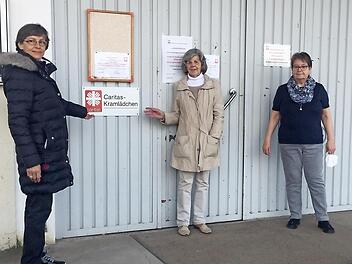 Theresia Schodorf-Friedrich, Sonja Nölte und Waltraud Markert (von links) vor dem Kramlädchen.