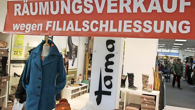 Im Schaufenster von Textil-Winkler hängt eine klare Aussage. Fotos: Peter Groscurth