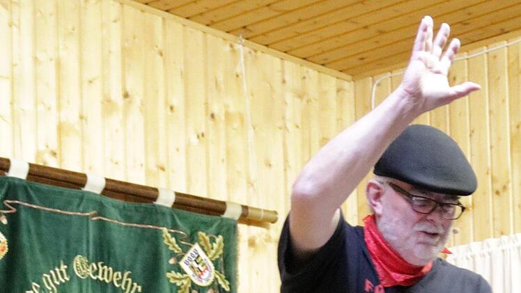 Der "echte Franke" Werner Reißaus schoss spitze Pfeile unter anderem gegenAmtsinhaber in Stanich und Umgebung. Foto: Klaus Klaschka