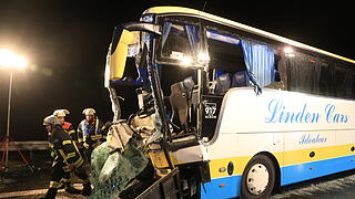 Schweres Busunglück auf A3 in Unterfranken: 18 Verletzte - ein Toter