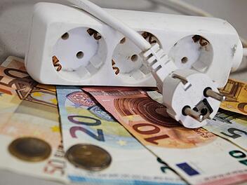 Wer Stromkosten sparen will, sollte öfters mal den Stecker ziehen - auch wenn die EEG-Umlage auf den ersten Blick niedrigere Energiepreise verspricht. Symbolbild: Teresa Hirschberg