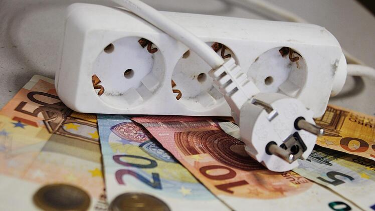 Wer Stromkosten sparen will, sollte öfters mal den Stecker ziehen - auch wenn die EEG-Umlage auf den ersten Blick niedrigere Energiepreise verspricht. Symbolbild: Teresa Hirschberg