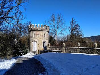 Turm vor Schloss Rosenau