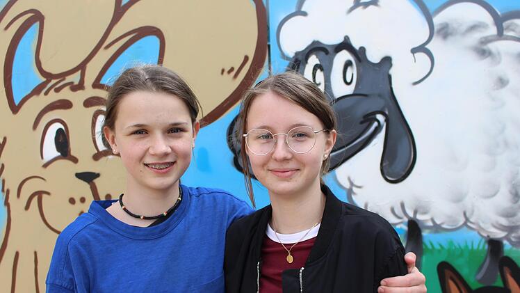 Franka Helget (li) und Fiona Schlothauer. Foto: Julia Raab