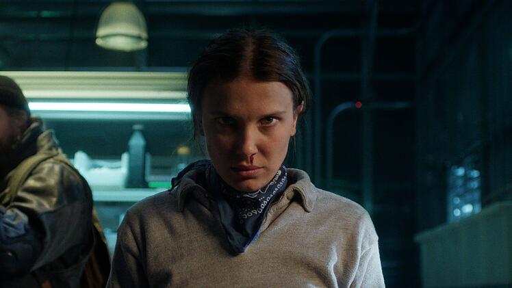 Die Geschichte um Elfi (Millie Bobby Brown, Bild) aus "Stranger Things" wird mit der f&uuml;nften und letzten Staffel zu Ende erz&auml;hlt. Entzugserscheinungen werden die Fans deswegen nicht haben. Die Macher feilen bereits an weiteren  Serien, die im "Stranger Things"-Universum spielen.