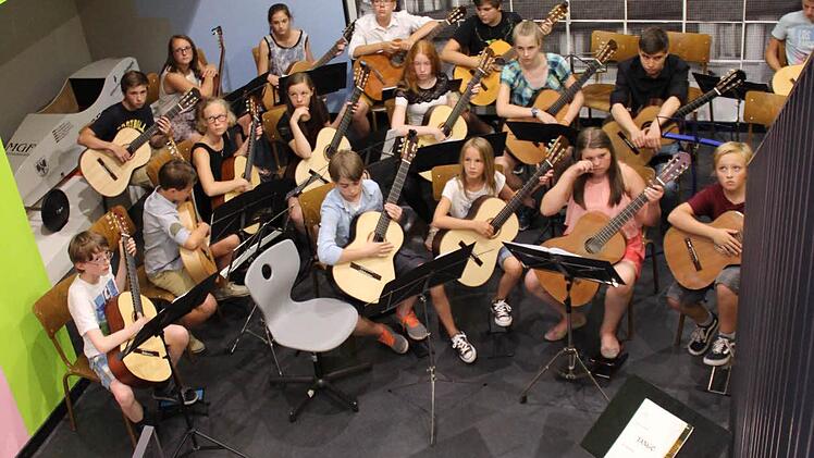 Das Gitarrenensemble. Foto: Katharina Müller-Sanke