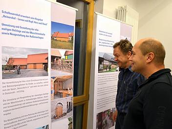 Auf reges Interesse stieß bei den Besuchern die Vorstellung des Integrierten Ländlichen Entwicklungskonzepts. Foto: Andrea Spörlein