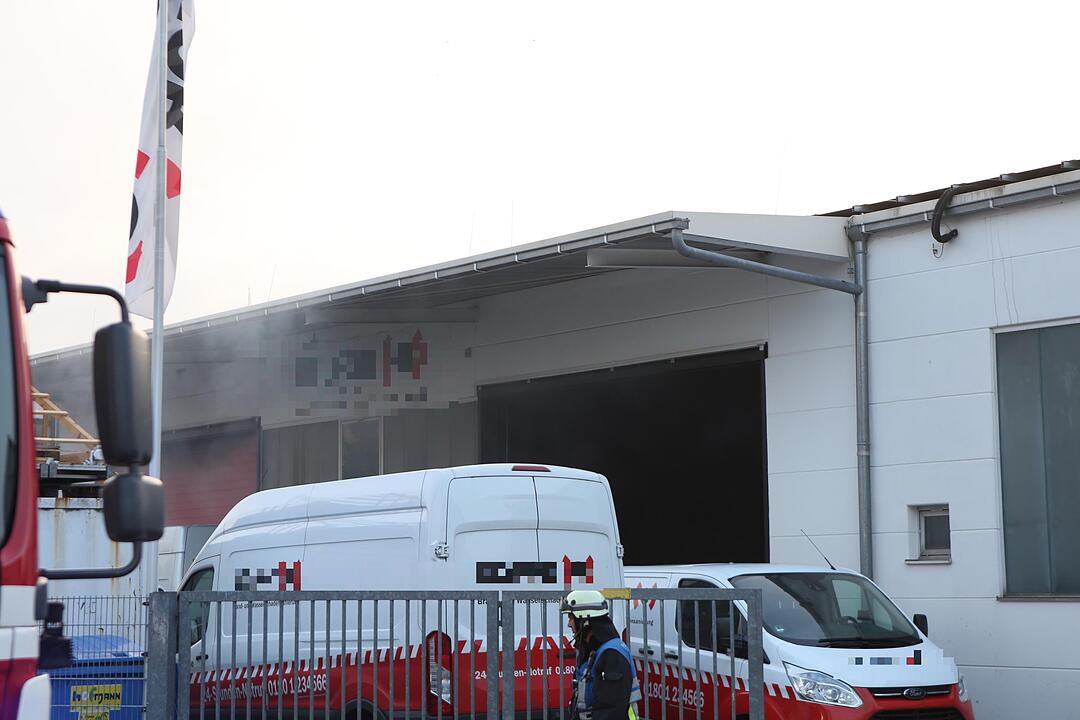 Nürnberg: Brand in Lagerhalle