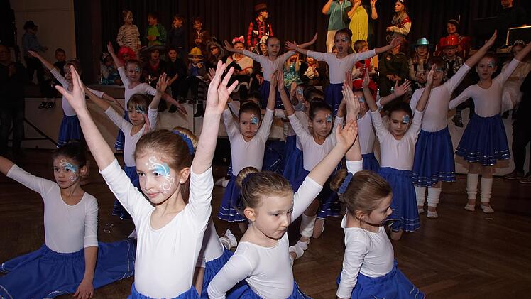 Hochkonzentriert zeigten die "Butterfly Dancers", dass sie monatelang fleißig trainiert hatten.Sabine Weinbeer