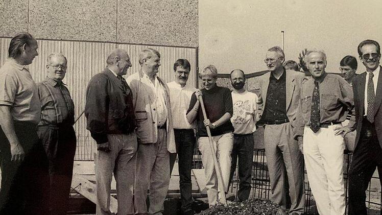 Der historische Spatenstich für die Sportanlgen des neu gegründeten Tennis-Clubs. Egon Schaub-Römisch