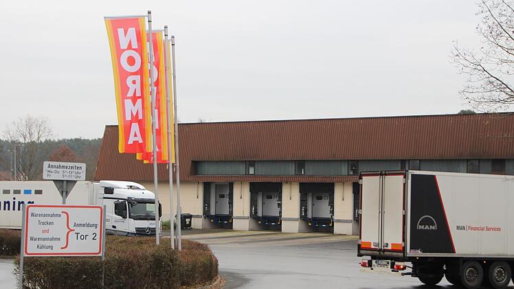 Das Norma-Zentrallager in Röttenbach liefert derzeit Diskussionsstoff. Manchen Anwohnern ist es hier nachts zu laut, andere haben sich noch nie daran gestört.  Foto: Andreas Dorsch