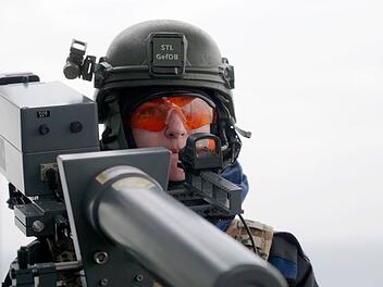 Mit einem sogenannten "Drone Buster" k&ouml;nnen anfliegende Objekte abgeschossen werden.