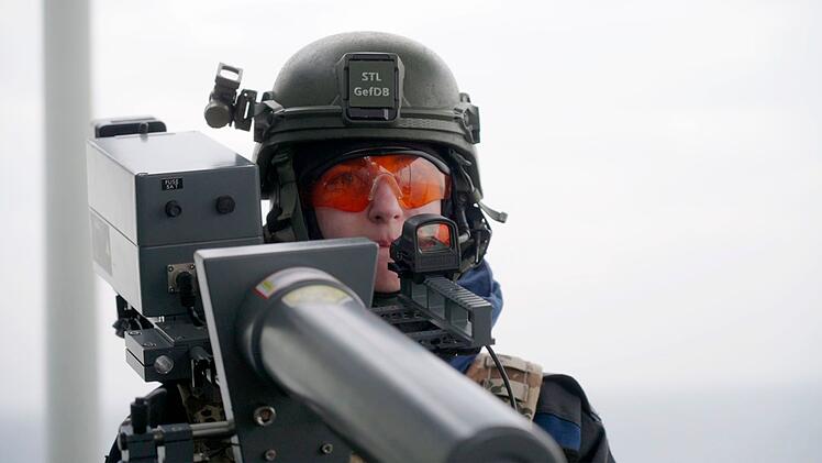 Mit einem sogenannten "Drone Buster" k&ouml;nnen anfliegende Objekte abgeschossen werden.