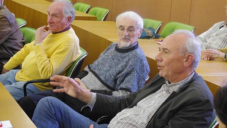 Heinrich Gehring (rechts) hatte kein Verständnis dafür, dass viele Einwände mit der klammen Kasse der Stadt "abgeschmettert" wurden.