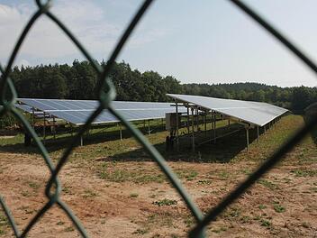 Eine Freiflächenphotovoltaikanlage. In Drosendorf wird es "Am Steinig" keinen solchen Solarpark geben.  Foto: Andreas  Dorsch