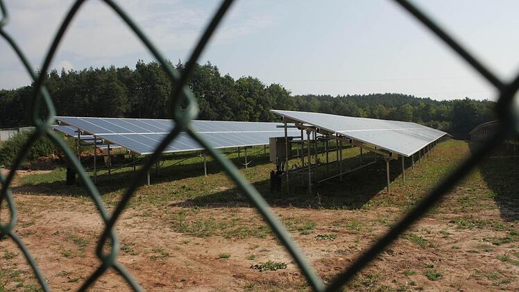 Eine Freiflächenphotovoltaikanlage. In Drosendorf wird es "Am Steinig" keinen solchen Solarpark geben.  Foto: Andreas  Dorsch