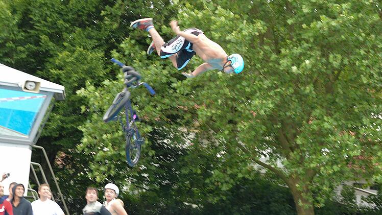 Wassertag beim Jugendfestival YouCo im Aquaria Freibad in CoburgFoto: Ronald Rinklef