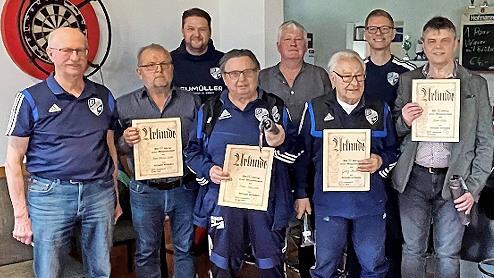 Fritz Schmidt, Karl-Heinz Wild, Uwe Fischer, Peter Schwarz, Manfred Schmidt, Georg Maier, Timo Wendel und Peter Wild (v.l.)