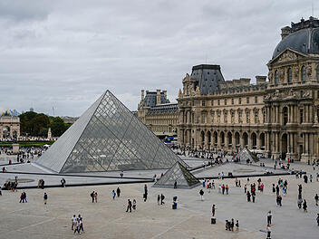 Raubüberfall auf Louvre in Paris