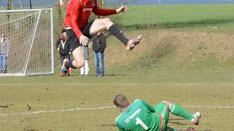 Zugepackt hat Florian Erhard im Totopokalspiel gegen den FC Fuchsstadt. Foto: ssp
