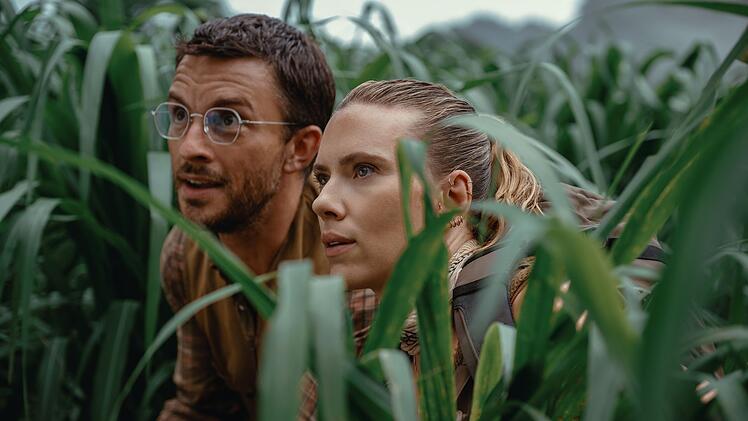 Zora Bennett (Scarlett Johansson) und der Pal&auml;ontologe Dr. Henry Loomis (Jonathan Bailey) sollen die DNA von ein paar &uuml;beraus gef&auml;hrlichen Dinosauriern beschaffen.