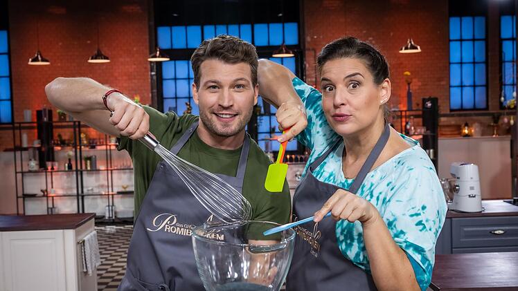Ra&uacute;l Richter und Elena Uhlig m&uuml;ssen nun zeigen, dass sie sowohl vor der Kamera als auch am Ofen performen k&ouml;nnen.
