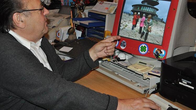 52 Jahresausflüge der Kolpingfamilie Pfarrweisach hat Adam Ort aus Pfarrweisach organisiert. Bei einem Pressegespräch schwelgt er in Erinnerungen. Fotos/Repros: Simon Albrecht