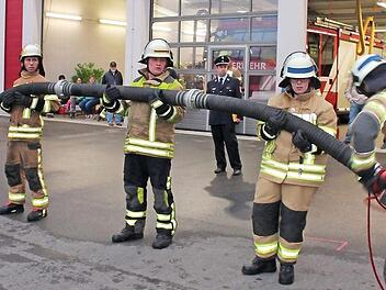 Die Feuerwehrleute aus Kirchehrenbach in voller Aktion Foto: Sebastian Müller