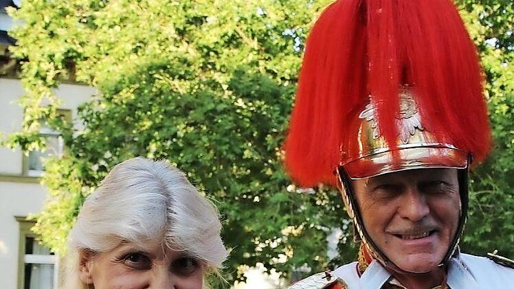 Claudia Herzog und Klaus Haase aus München reisten eigens zum Rakoczy-Ball mit Kostümen nach Bad Kissingen.  Foto: Ralf Ruppert