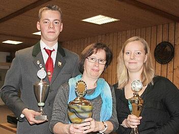 Die Familie Fiedler trifft immer: Jan Fiedler wurde zum Jugendsieger gek&uuml;rt, seine Mutter Heidi Fiedler kam in der Seniorenklasse auf Platz eins, seine Schwester Ramona in der Damenklasse.