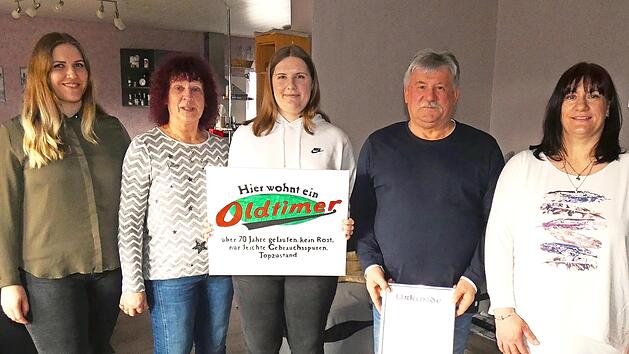 Siegfried Dörfler feierte 70. Geburtstag. Unser Bild zeigt den Jubilar mit seiner Ehefrau Petra (Zweite von links), den Enkeltöchtern Seline und Sophia sowie Tochter Jasmin (rechts).