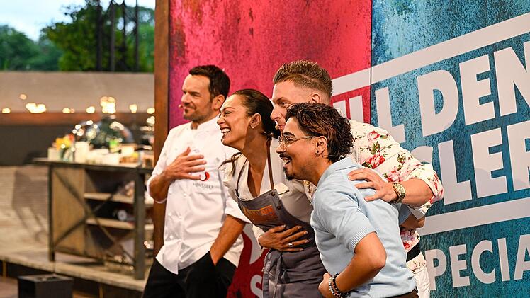 Die Promis feierten ihr Remis im Impro-Gang wie einen Sieg.