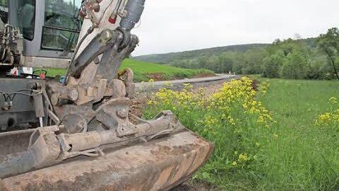 Der Regen sorgt für Bauverzögerungen an der Staatsstraße 2281. Deshalb ist sie für weitere eineinhalb Monate gesperrt. Foto: Heike Beudert