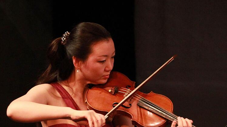Megumi Ikeda, koordinierte 1. Konzertmeisterin des Landestheaters, ist die Solistin beim Neujahrskonzert.Foto: Archiv/Jochen Berger
