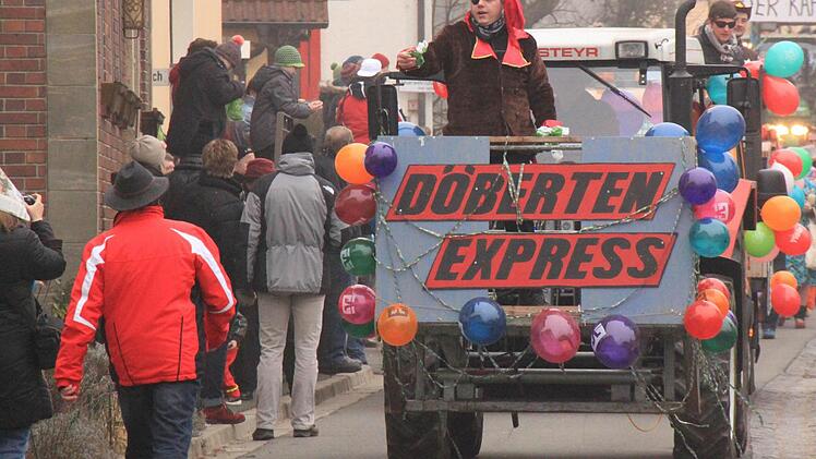 Der Döberten-Express trifft ein Foto: ME