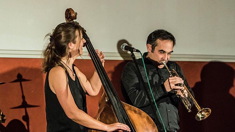 Das Quintett "Fei scho" begeisterte sein Publikum in der Reihe "Cultur im Contakt" in Coburg. Foto: Jochen Berger