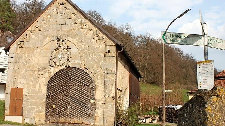 Die Katharinenkapelle in Klosterlangheim wurde in der ersten Hälfte des 13. Jahrhunderts errichtet. Sie ist das älteste Baudenkmal der einstigen Zisterzienser Klosteranlage und steht als besonderes Beispiel für die Säkularisation. Fotos: Ramona Popp