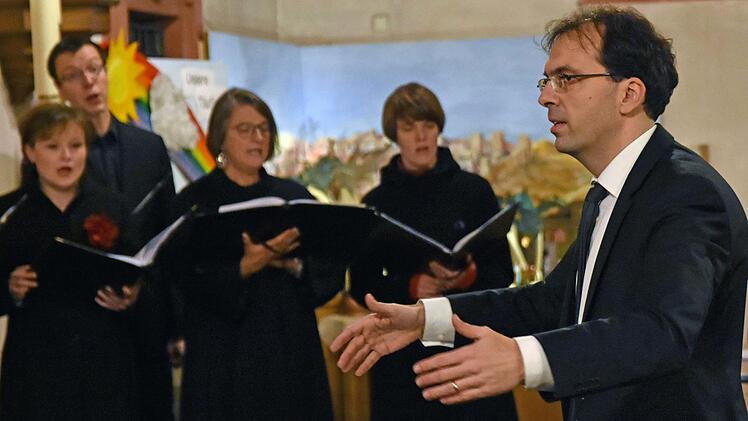 Professor Matthias Beckert, der aus Westheim stammt, kommt immer wieder gerne in seine Heimat, um zusammen mit seinem Chor "Cantabile Regensburg" ein Konzert in der Stadtpfarrkirche in Haßfurt zu geben.