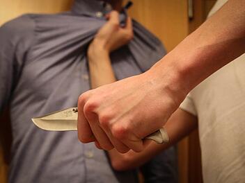 In F&uuml;rth ermittelt die Mordkommission: Ein 32-J&auml;hriger soll einen 23-J&auml;hrigen mit einem Messer angegriffen haben. Symbolbild. Christopher Schulz